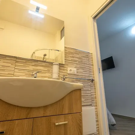 Konukevi Domoblu In Centro 3*